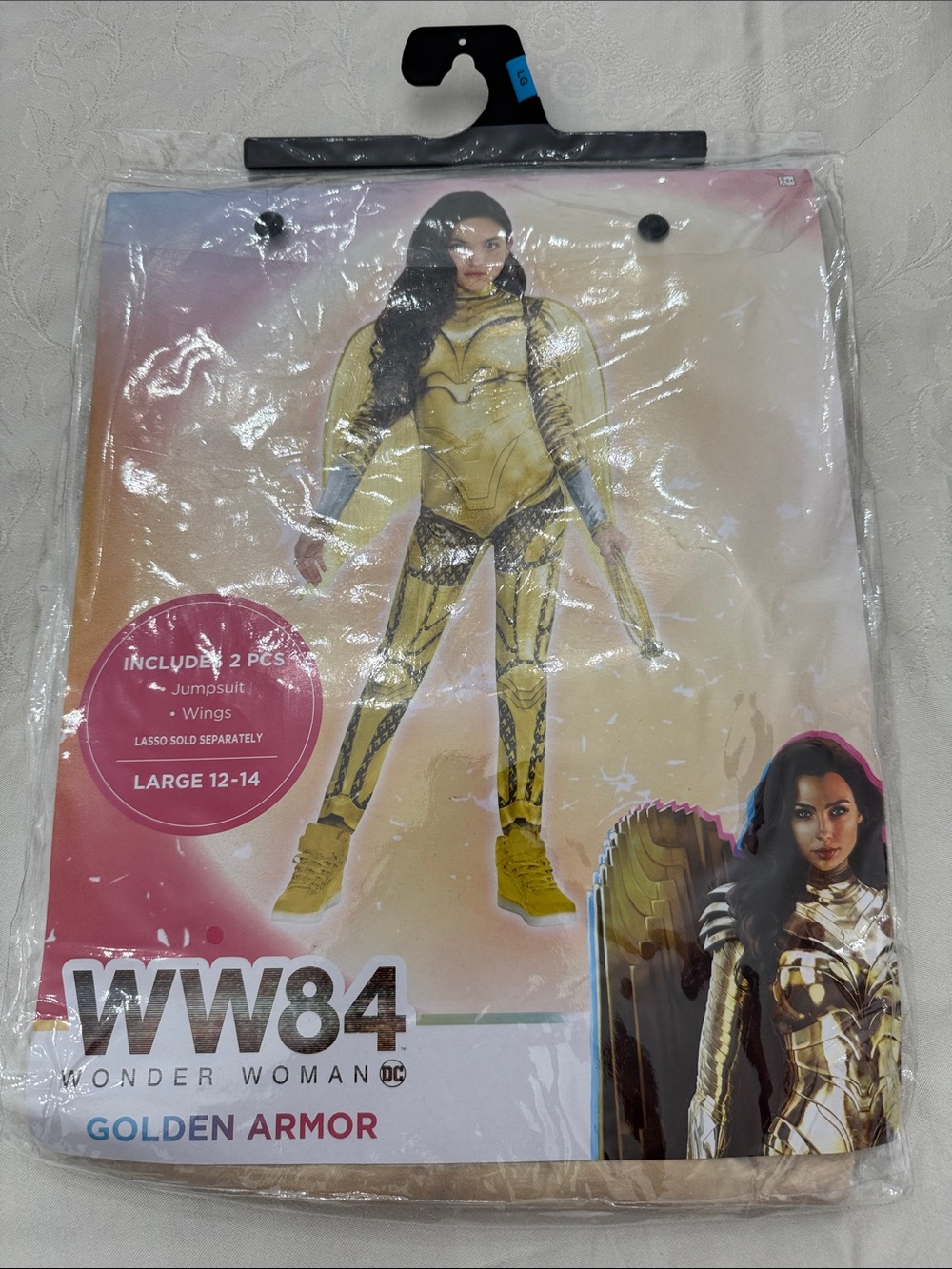 DC Golden Armor Wonder Woman Costume - Gold - wings are missing. (Mlb)
